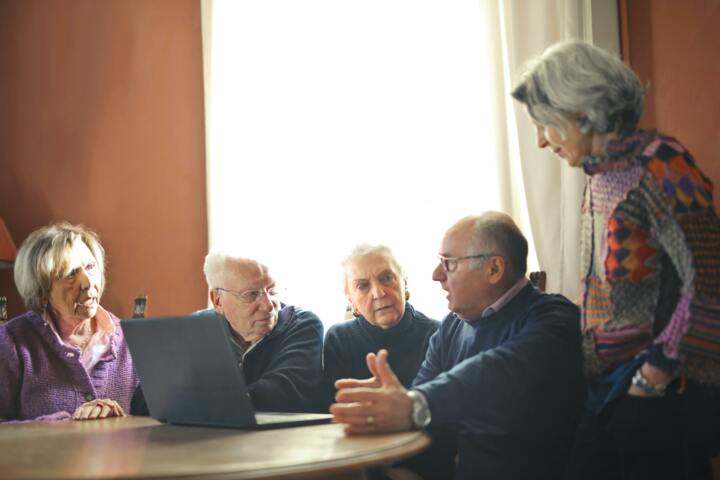 Benefity dla seniorów – z jakich ulg korzystać?